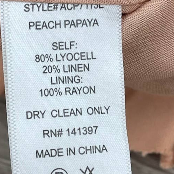 NWT - ASTR Pacific Pleated Paperbag 2.5' Inseam Shorts in Papaya - Size Small - Picture 12 of 16